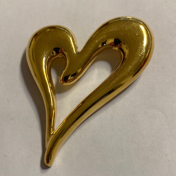 Monet Jewelry - Monet Heart Brooch